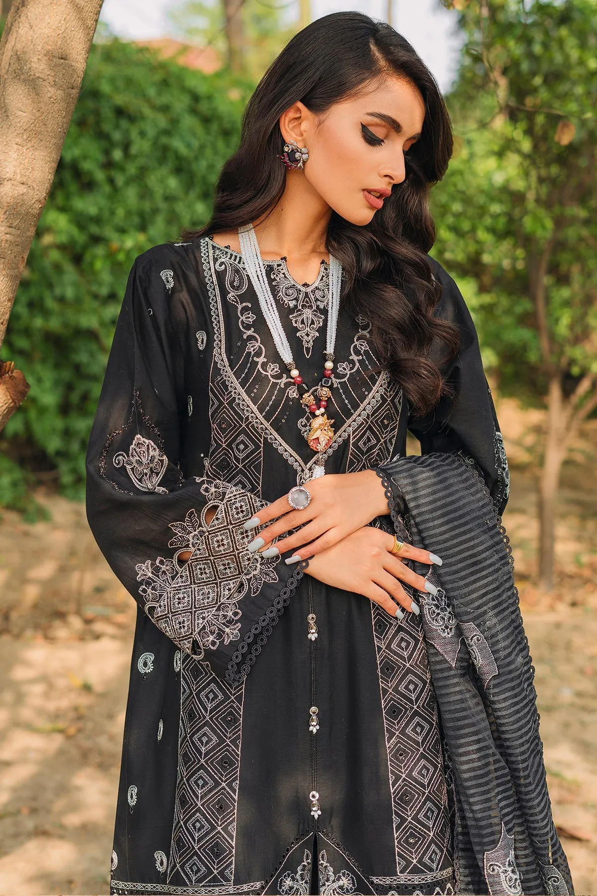 Pakistani Salwar Suit in Premium Black Embroidered Salwar Kameez